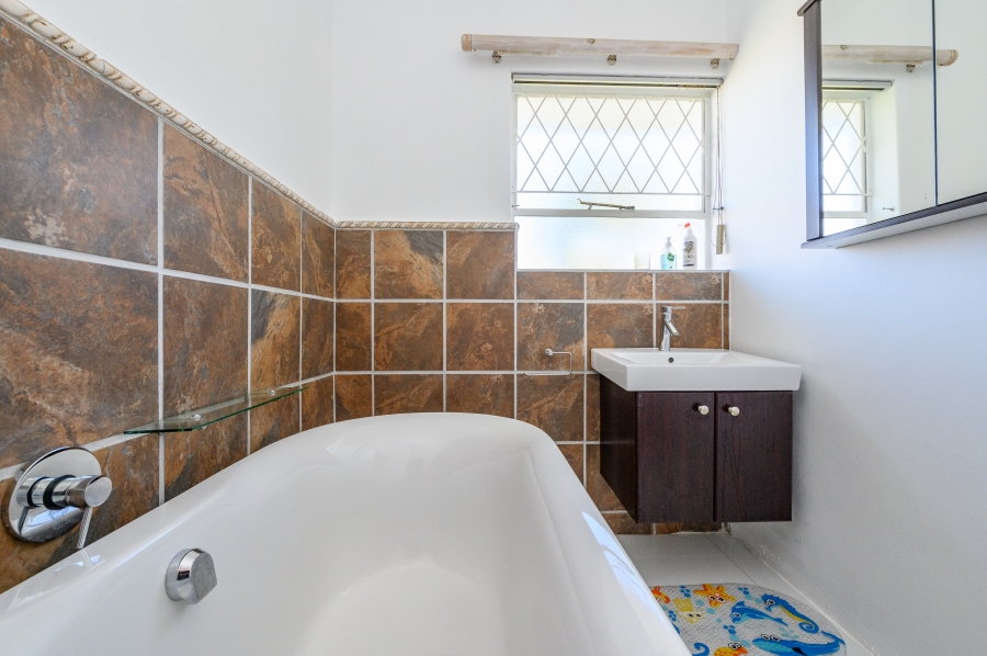 7 Bedroom Property for Sale in Summerstrand Eastern Cape